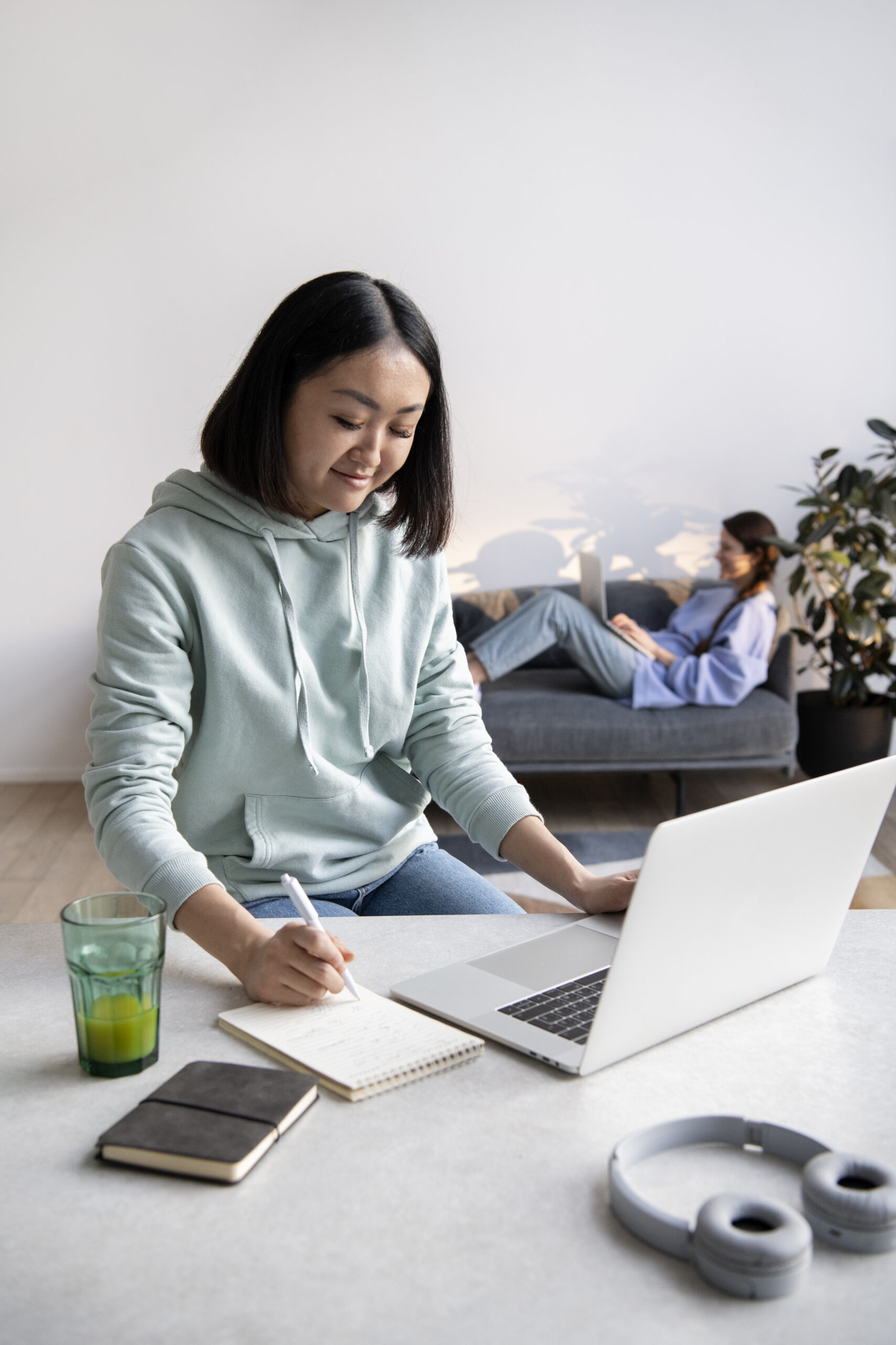 roommates spending time together scaled